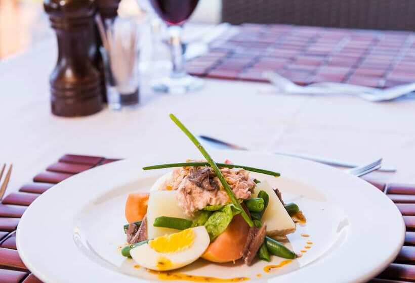 בית מלון כפרי Aha Thakadu River Camp