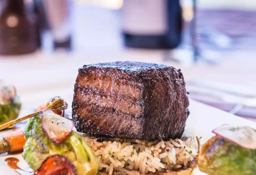 Hotelli Aha Thakadu River Camp