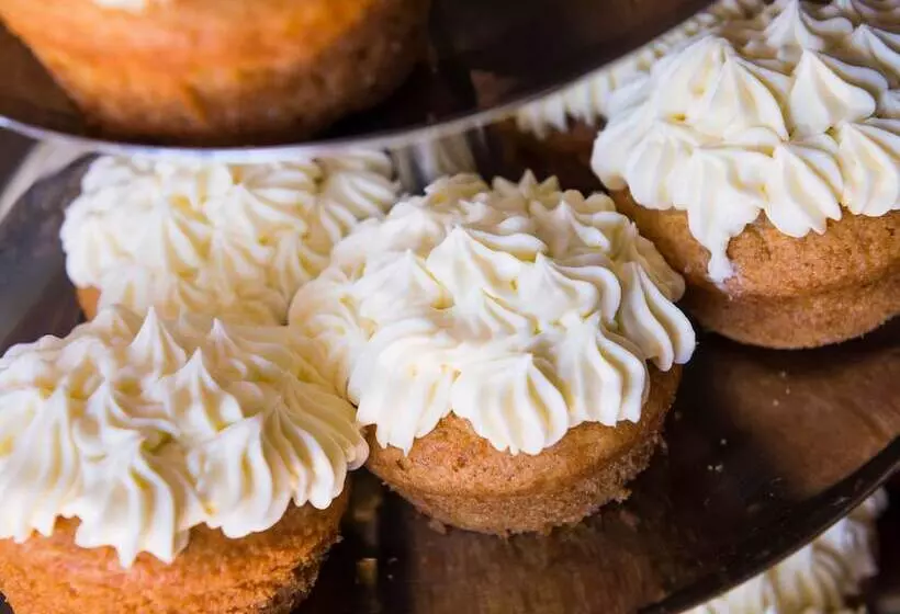 Hotelli Aha Thakadu River Camp