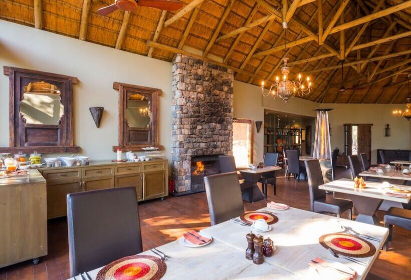 בית מלון כפרי Aha Thakadu River Camp