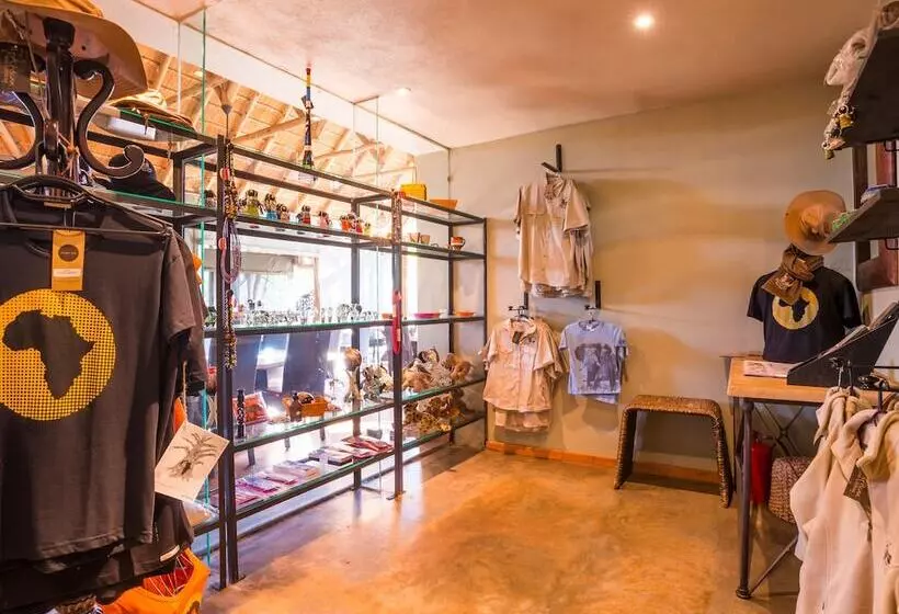 Hotelli Aha Thakadu River Camp