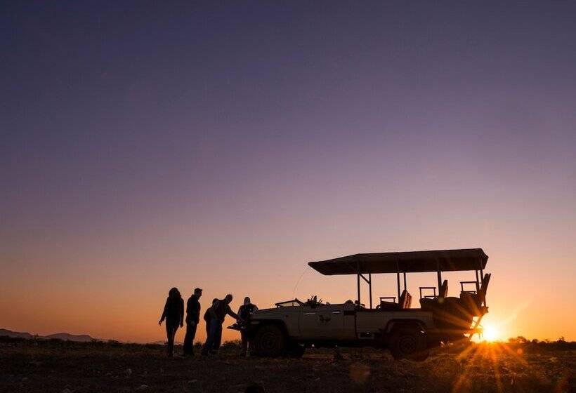 בית מלון כפרי Aha Thakadu River Camp