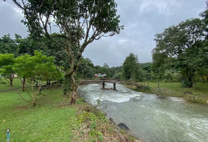 Hotelli Akantuka Homestay