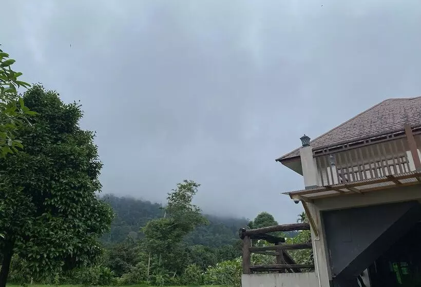 Hotelli Akantuka Homestay