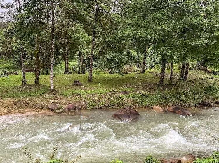 Hotelli Akantuka Homestay