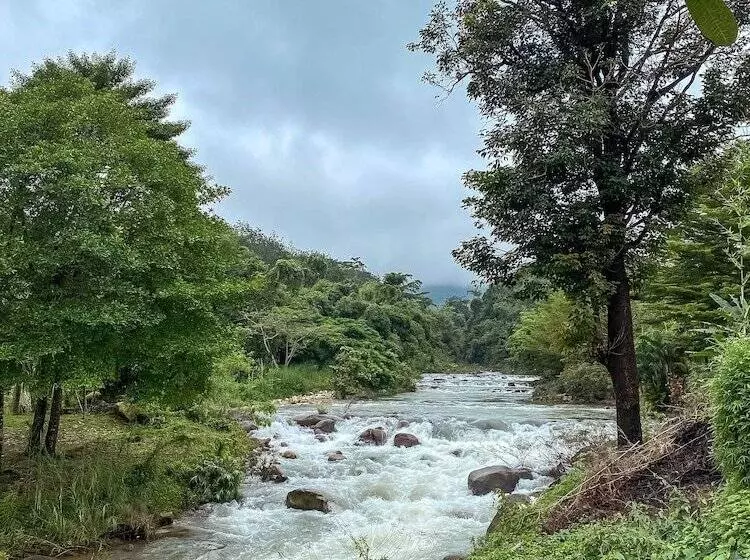 Hotelli Akantuka Homestay