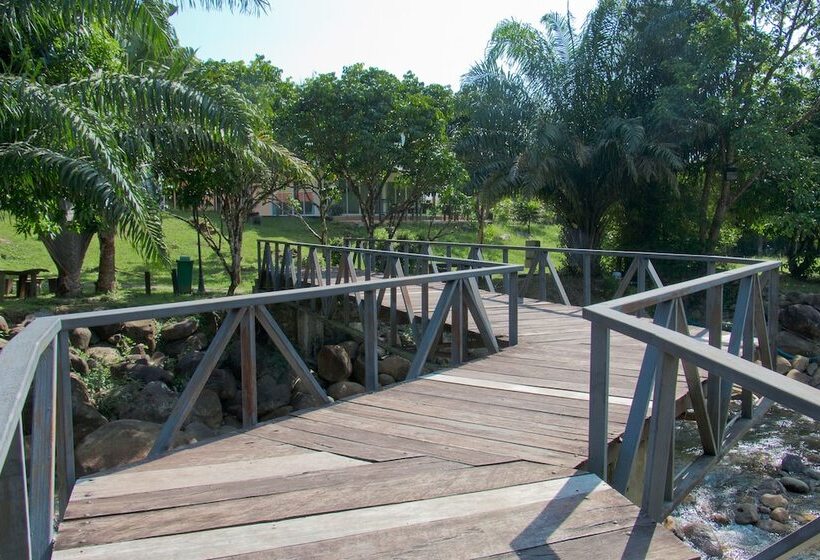 בית מלון כפרי Akantuka Homestay