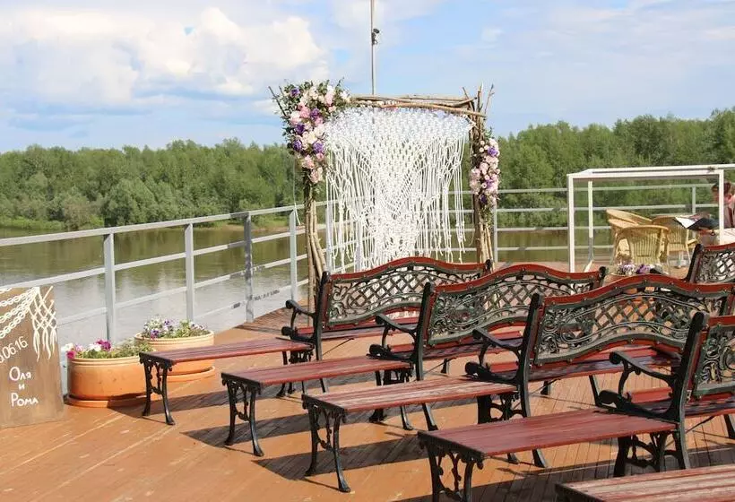 ホテル Artlife Zaimka