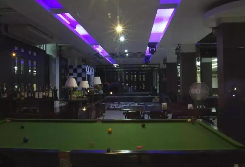 Hotelli Century Grand