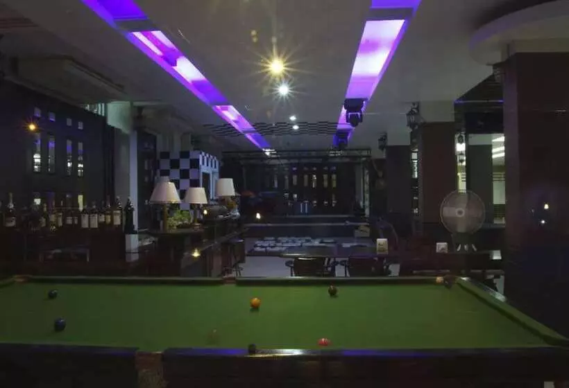 Hotelli Century Grand