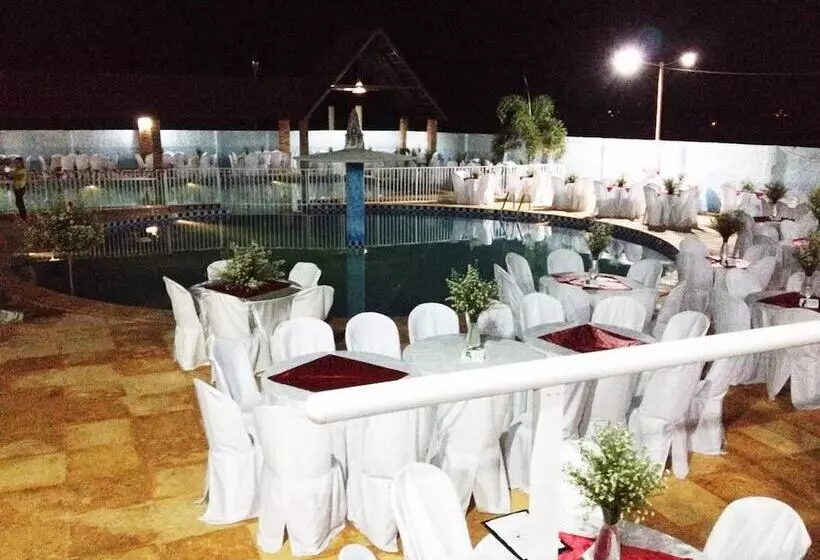 ホテル Jardineira Park