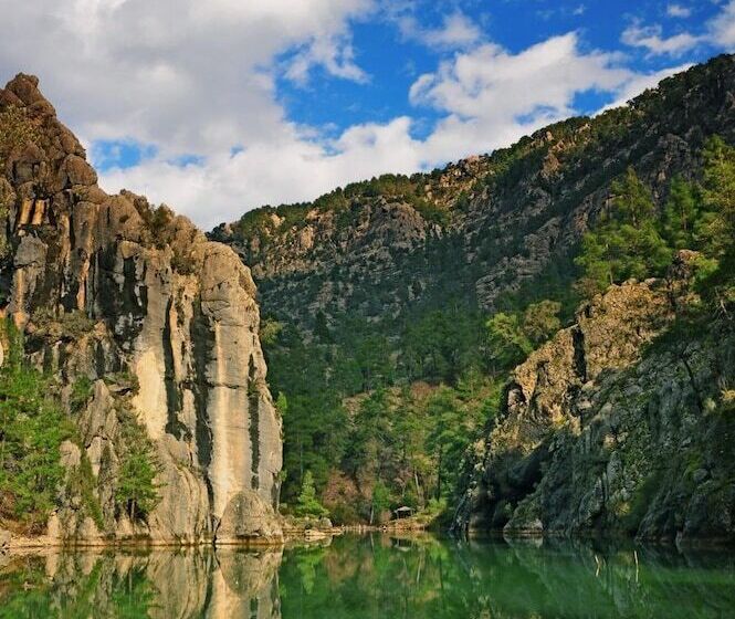 בית מלון כפרי Sakli Gol Evleri