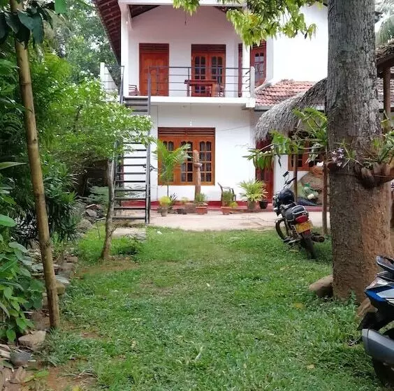 Hotelli Sea Breeze Inn Talalla