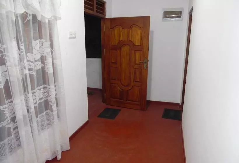 Hotelli Sea Breeze Inn Talalla