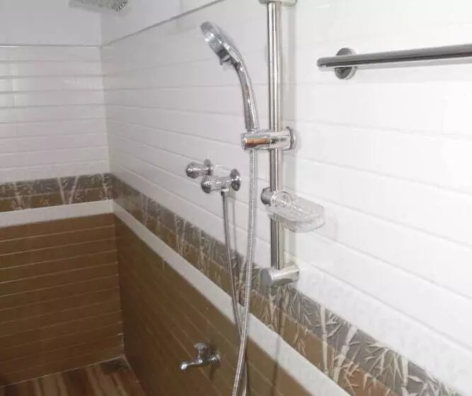 Hotelli Sea Breeze Inn Talalla