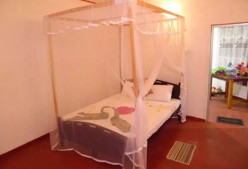 Hotelli Sea Breeze Inn Talalla