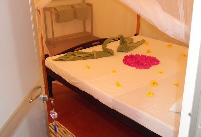 فندق Sea Breeze Inn Talalla