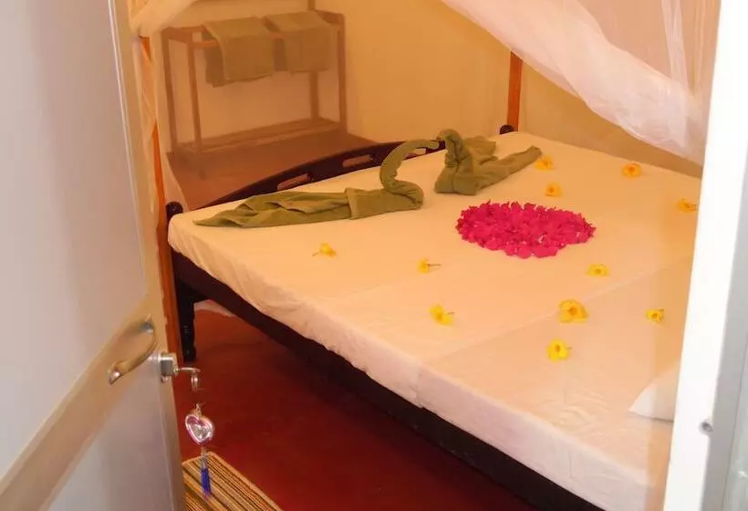 Hotelli Sea Breeze Inn Talalla