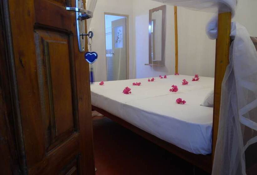 فندق Sea Breeze Inn Talalla