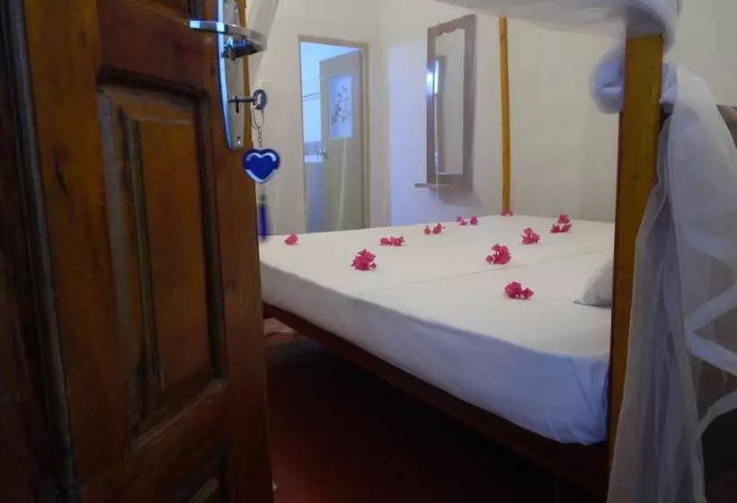 Hotelli Sea Breeze Inn Talalla