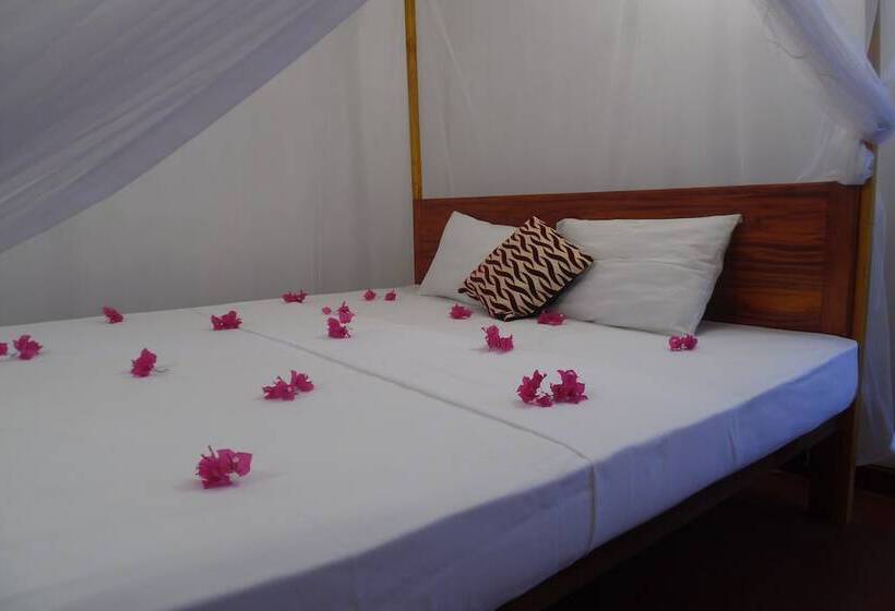 فندق Sea Breeze Inn Talalla