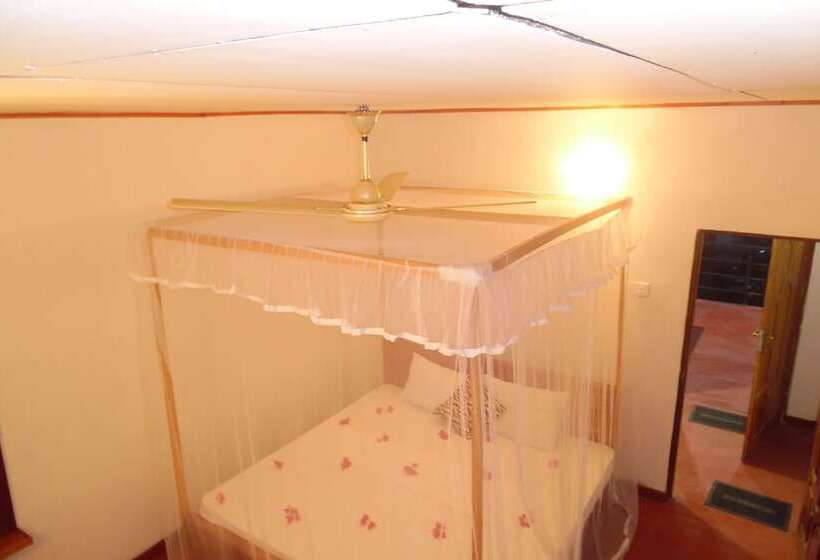 فندق Sea Breeze Inn Talalla