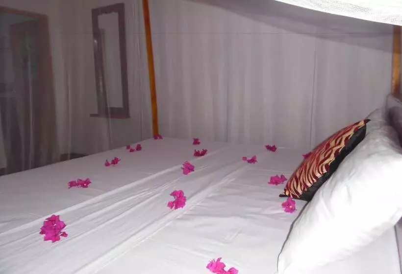 Hotelli Sea Breeze Inn Talalla