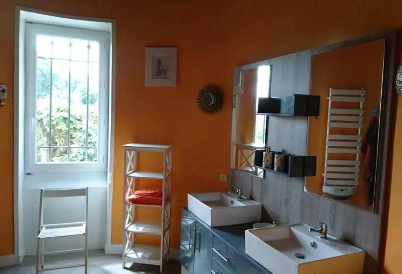 Majatalo Pierre Deluen Domaine De La Grange De Quaire