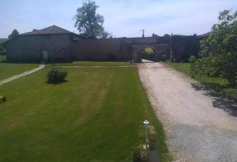 Majatalo Pierre Deluen Domaine De La Grange De Quaire