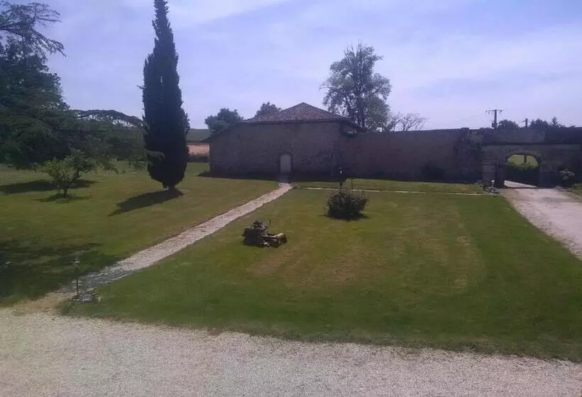 Majatalo Pierre Deluen Domaine De La Grange De Quaire