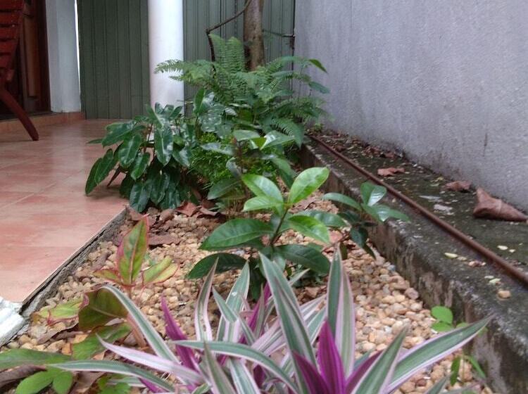 بنسيون Villa Subuthi