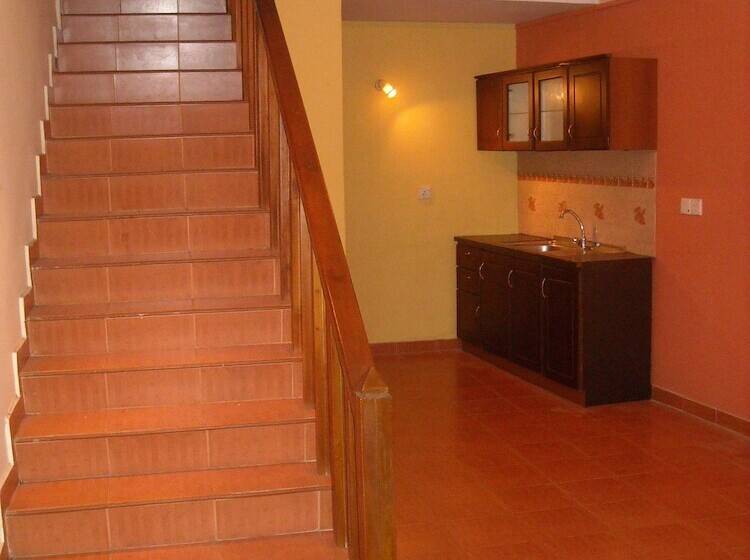 بنسيون Villa Subuthi