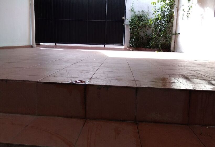 بنسيون Villa Subuthi