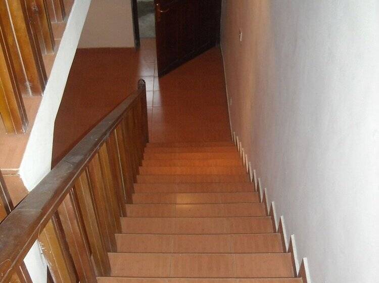 بنسيون Villa Subuthi