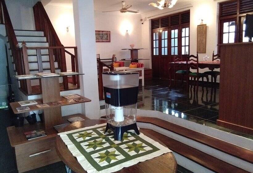 بنسيون Villa Subuthi