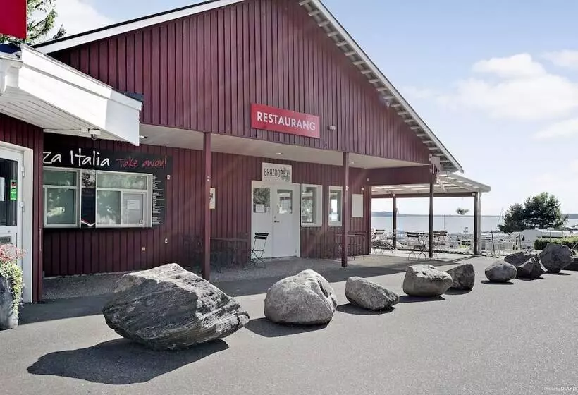 Lomakeskus First Camp Kolmården