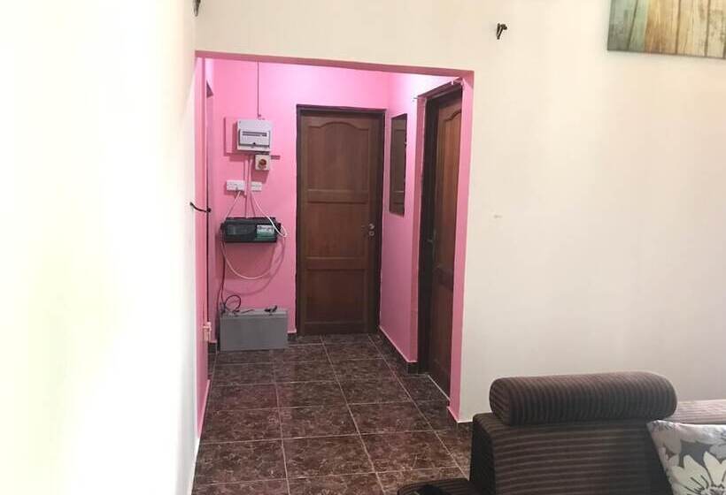 Ronna Apartments At Lakeside Estates