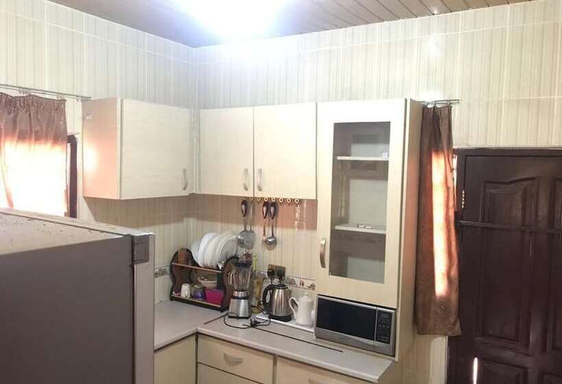 Ronna Apartments At Lakeside Estates