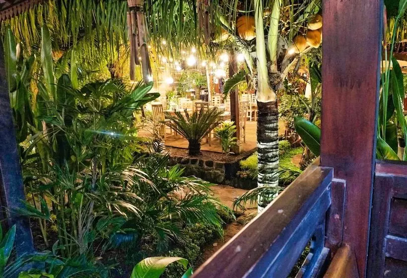 Aamiaismajoitus (B&B) Wisma Pulau Merah