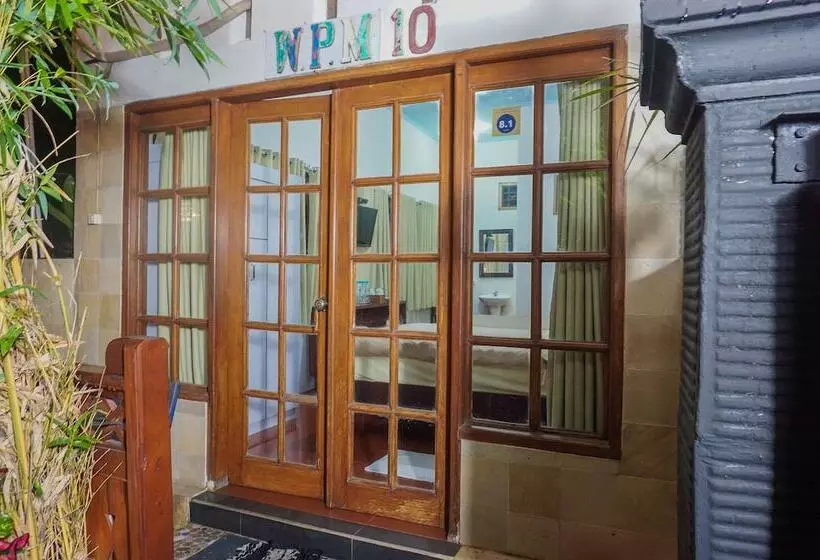 Aamiaismajoitus (B&B) Wisma Pulau Merah