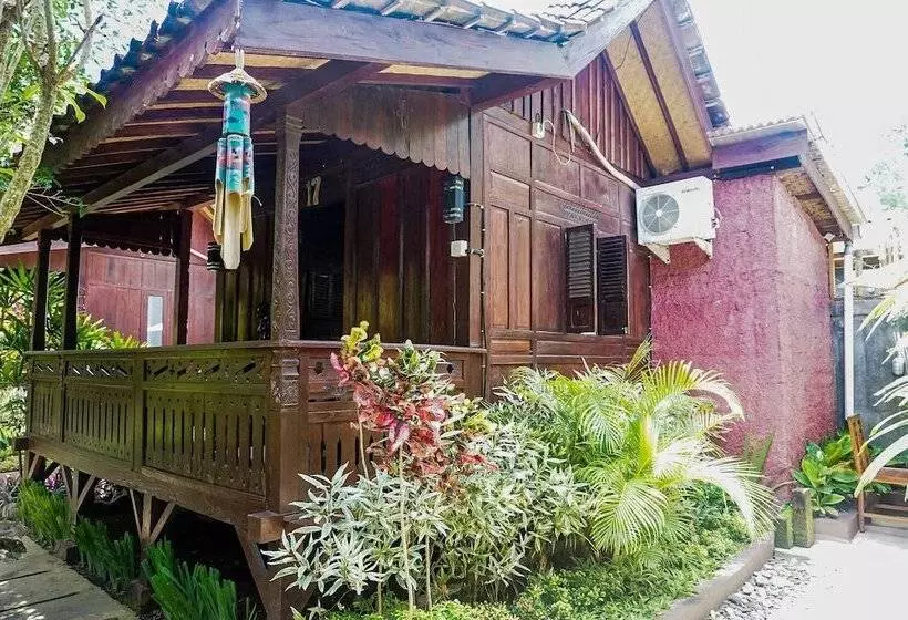 Aamiaismajoitus (B&B) Wisma Pulau Merah