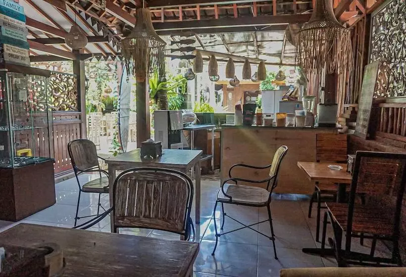 Aamiaismajoitus (B&B) Wisma Pulau Merah