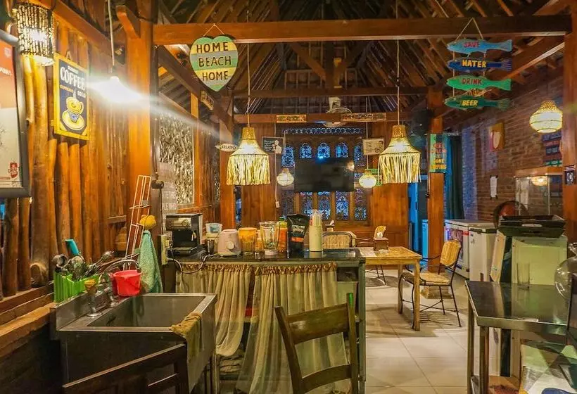 Aamiaismajoitus (B&B) Wisma Pulau Merah