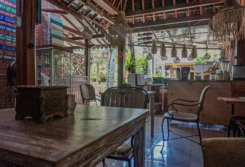 Aamiaismajoitus (B&B) Wisma Pulau Merah