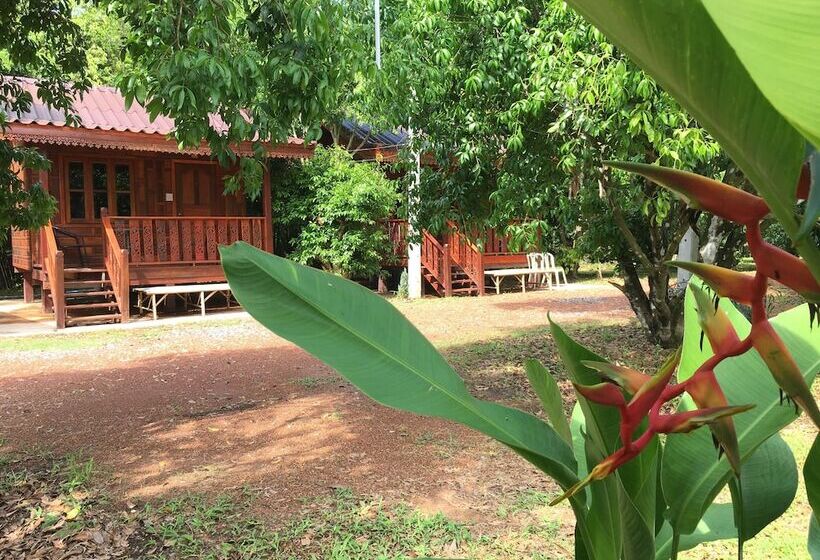 هتل Baan Suan Kru Kob