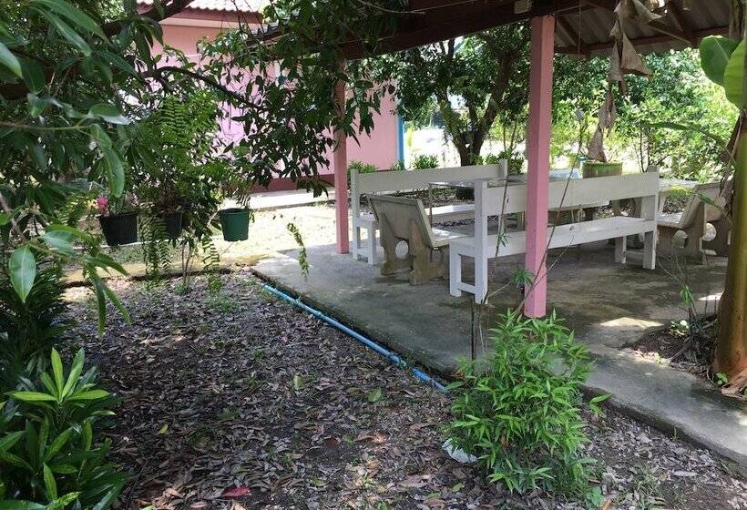 هتل Baan Suan Kru Kob