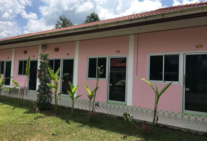 هتل Baan Suan Kru Kob