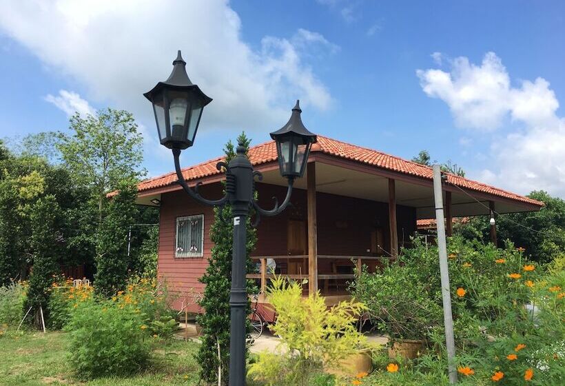 هتل Baan Suan Kru Kob