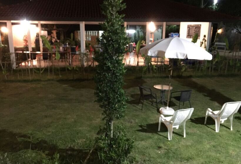 هتل Baan Suan Kru Kob