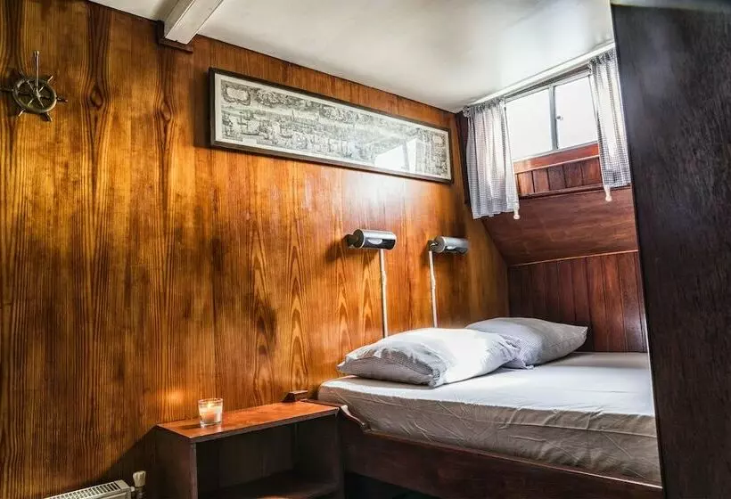 ホテル Liberté Haarlem   Hostel